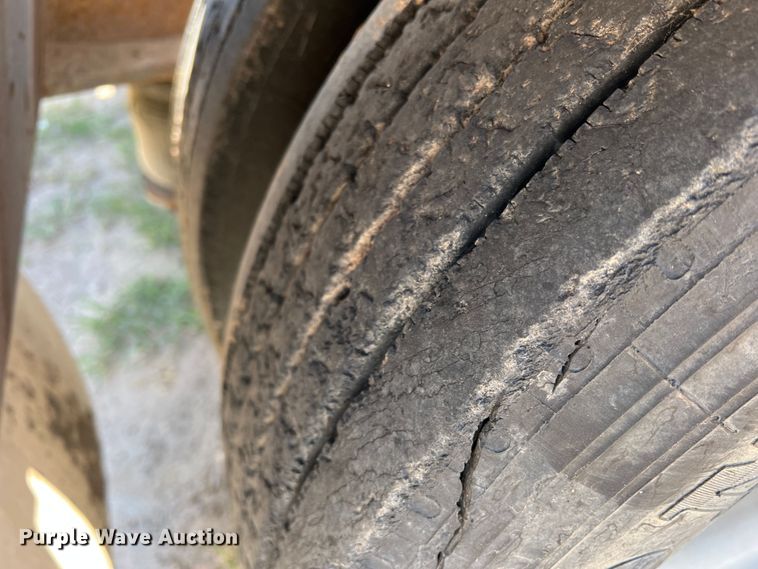 image for item DR1372 1997 Load King 503 DFP  lowboy equipment trailer