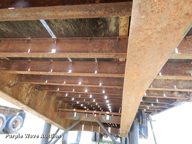 image for item DS8022 1994 Stoughton  flatbed trailer