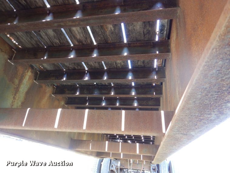 image for item DS8022 1994 Stoughton  flatbed trailer