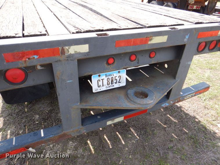image for item DS8022 1994 Stoughton  flatbed trailer