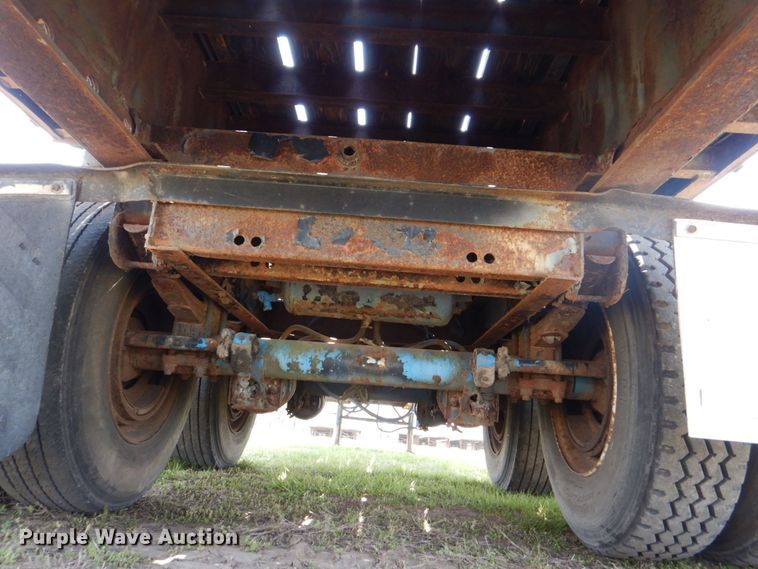 image for item DS8022 1994 Stoughton  flatbed trailer