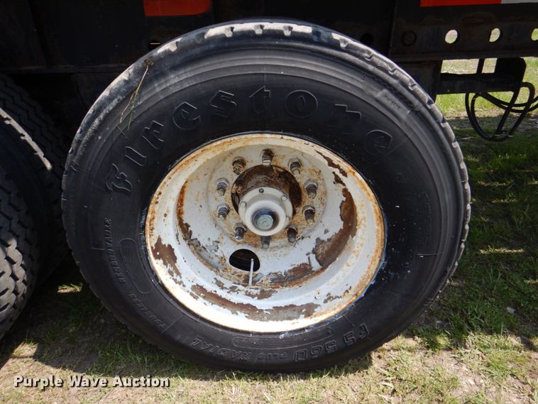 image for item DS8022 1994 Stoughton  flatbed trailer