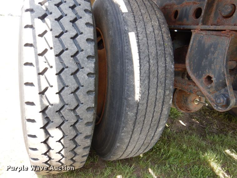 image for item DS8022 1994 Stoughton  flatbed trailer