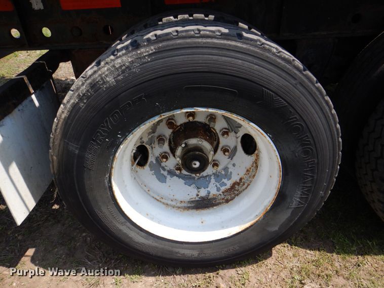 image for item DS8022 1994 Stoughton  flatbed trailer