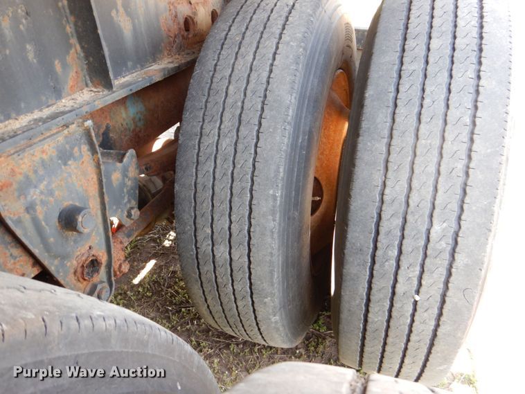 image for item DS8022 1994 Stoughton  flatbed trailer