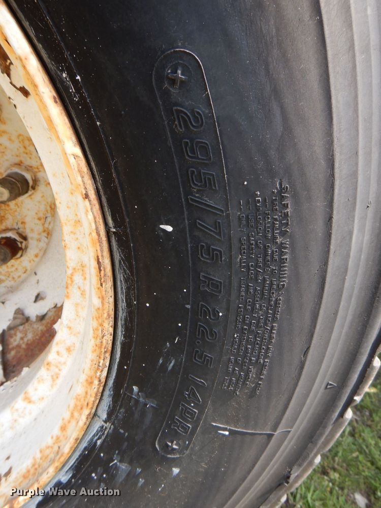 image for item DS8022 1994 Stoughton  flatbed trailer