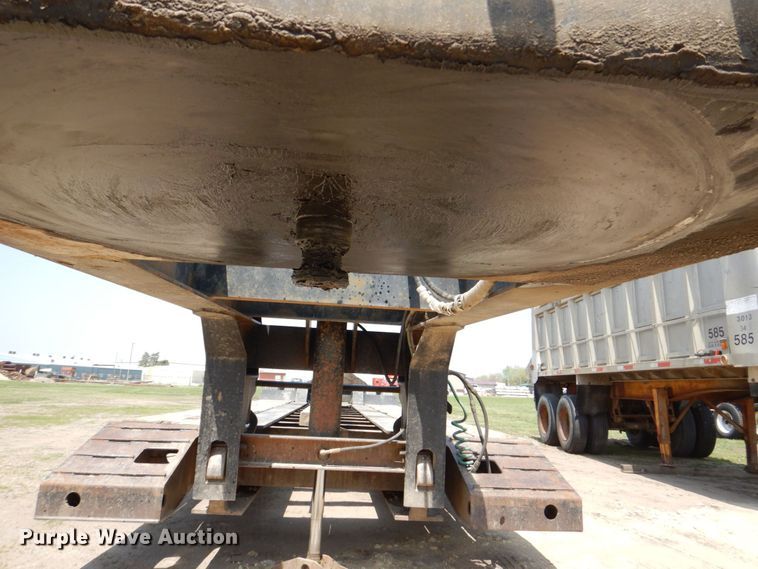 image for item DS8024 2002 Fontaine Ram35  lowboy equipment trailer