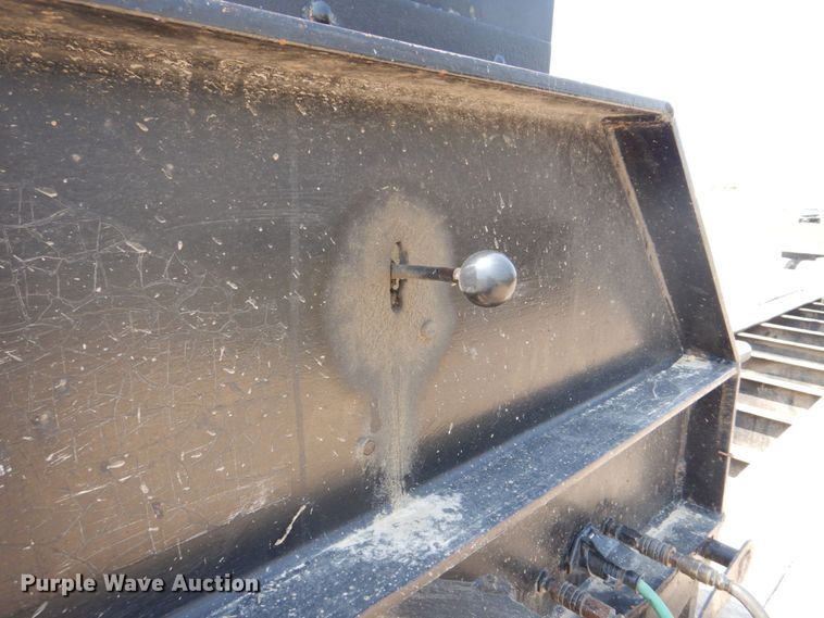 image for item DS8024 2002 Fontaine Ram35  lowboy equipment trailer