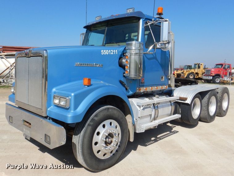 image for item DS8027 2012 Western Star 4900FA  semi truck