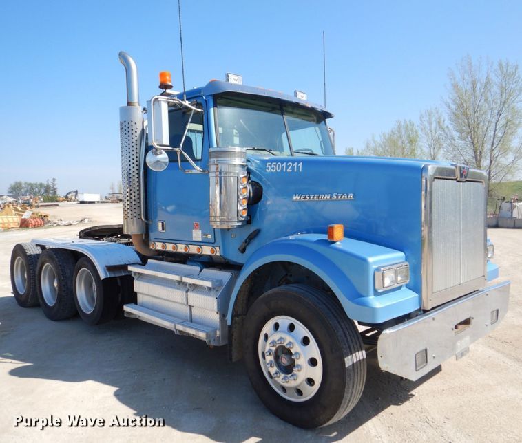 image for item DS8027 2012 Western Star 4900FA  semi truck