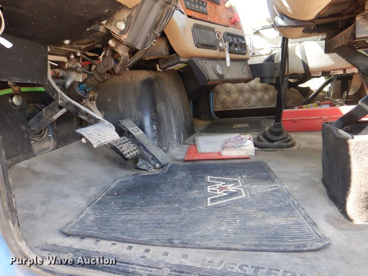 image for item DS8027 2012 Western Star 4900FA  semi truck