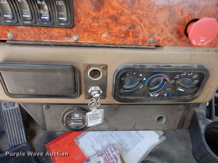 image for item DS8027 2012 Western Star 4900FA  semi truck