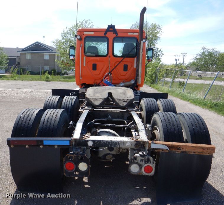 image for item DS8028 2013 Freightliner Cascadia  semi truck