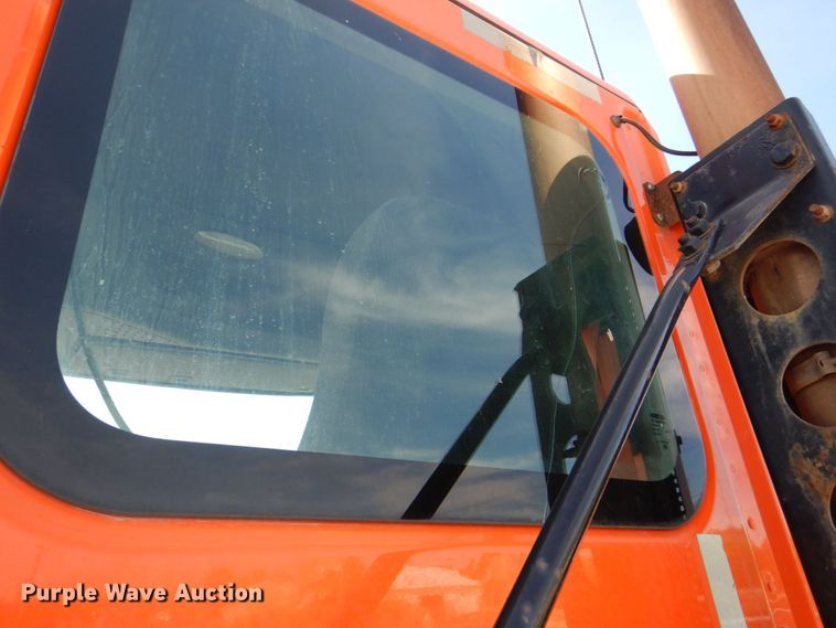 image for item DS8028 2013 Freightliner Cascadia  semi truck