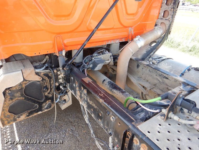 image for item DS8028 2013 Freightliner Cascadia  semi truck