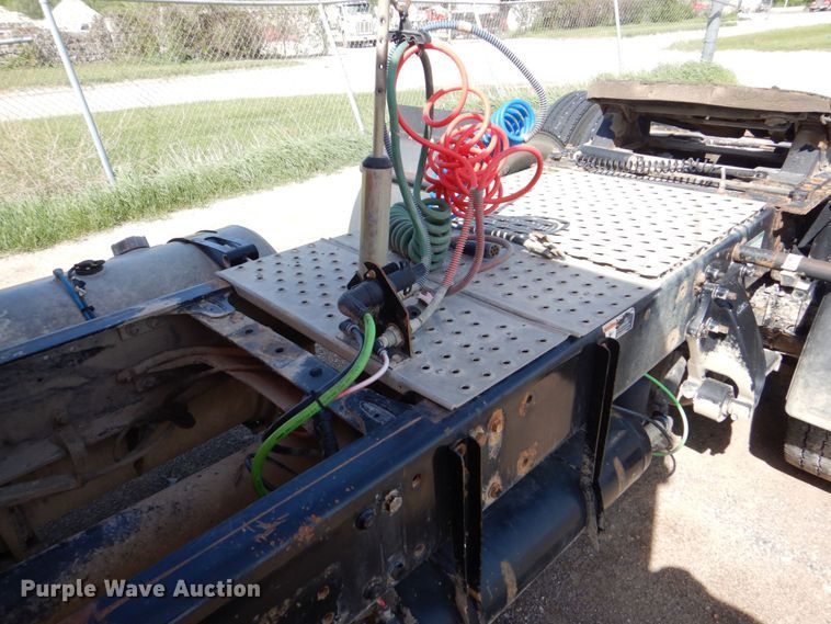 image for item DS8028 2013 Freightliner Cascadia  semi truck