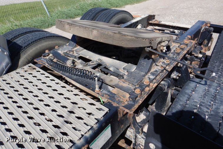 image for item DS8028 2013 Freightliner Cascadia  semi truck