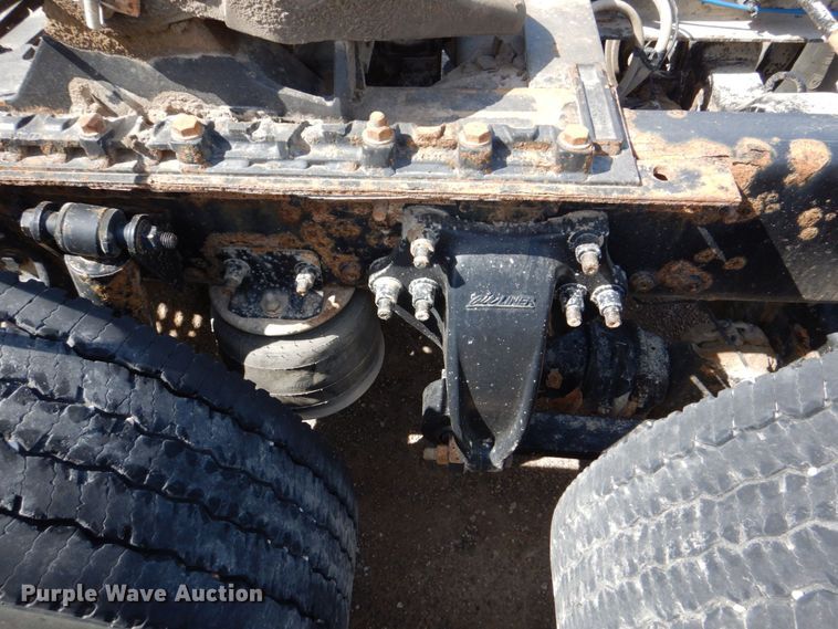 image for item DS8028 2013 Freightliner Cascadia  semi truck