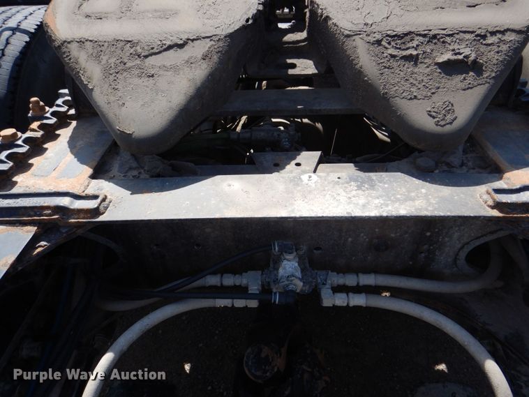 image for item DS8028 2013 Freightliner Cascadia  semi truck