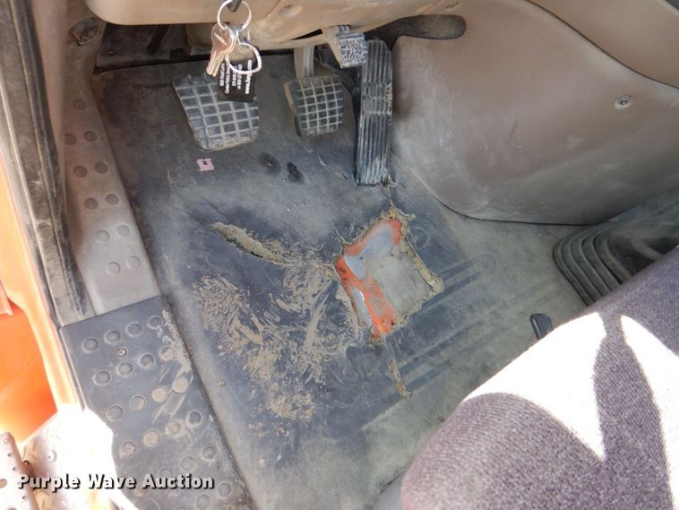 image for item DS8028 2013 Freightliner Cascadia  semi truck