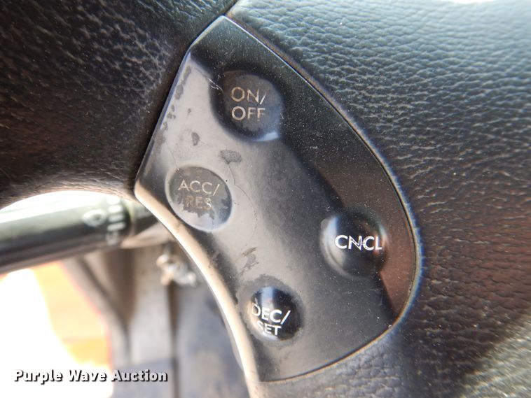 image for item DS8028 2013 Freightliner Cascadia  semi truck