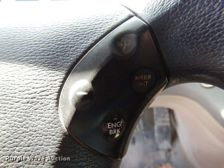 image for item DS8028 2013 Freightliner Cascadia  semi truck