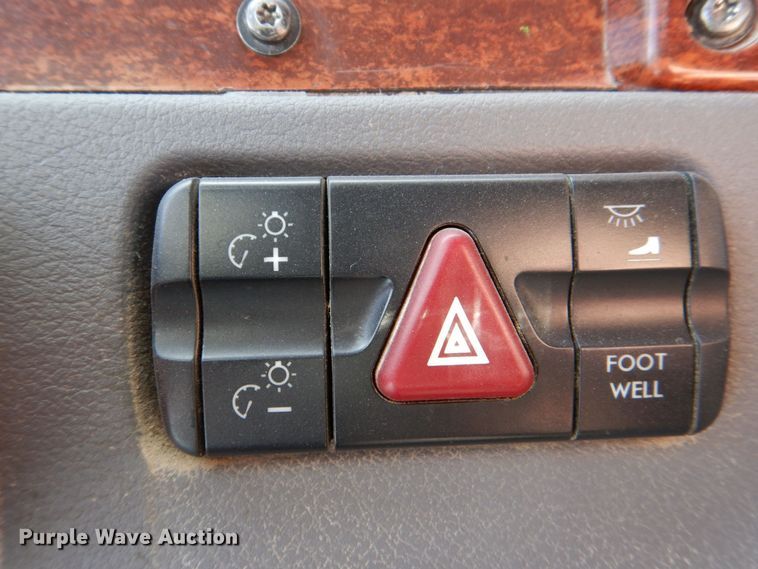 image for item DS8028 2013 Freightliner Cascadia  semi truck