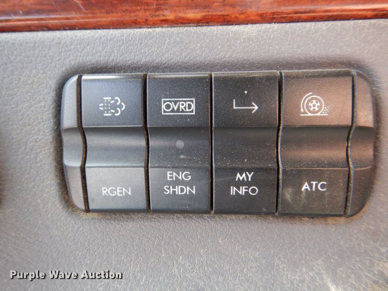 image for item DS8028 2013 Freightliner Cascadia  semi truck