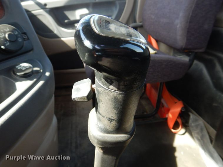 image for item DS8028 2013 Freightliner Cascadia  semi truck