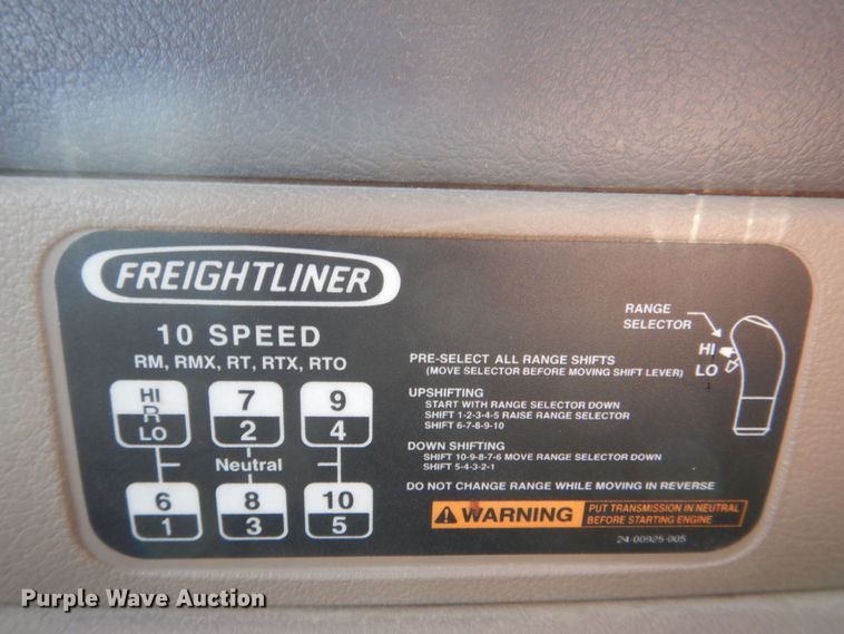 image for item DS8028 2013 Freightliner Cascadia  semi truck