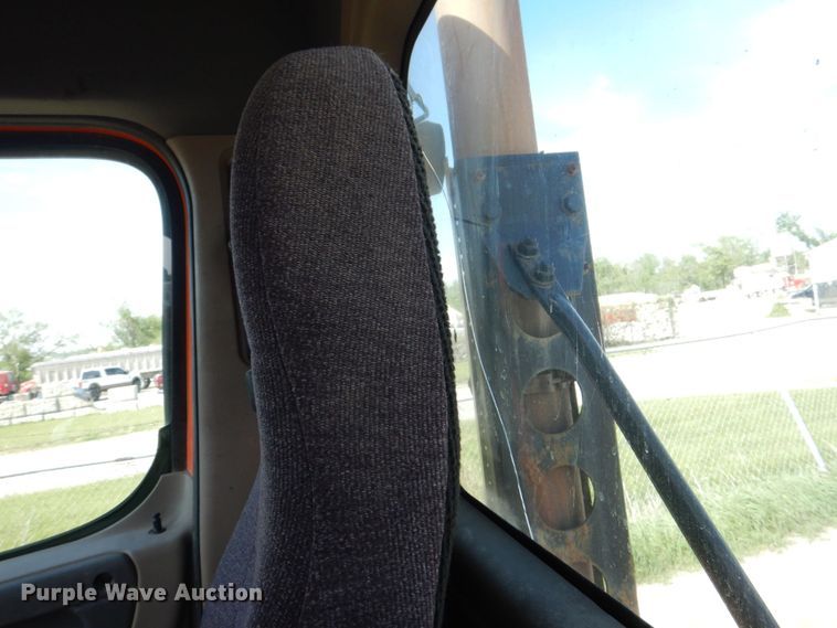 image for item DS8028 2013 Freightliner Cascadia  semi truck