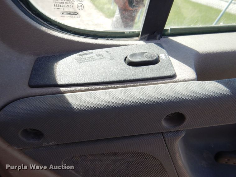 image for item DS8028 2013 Freightliner Cascadia  semi truck