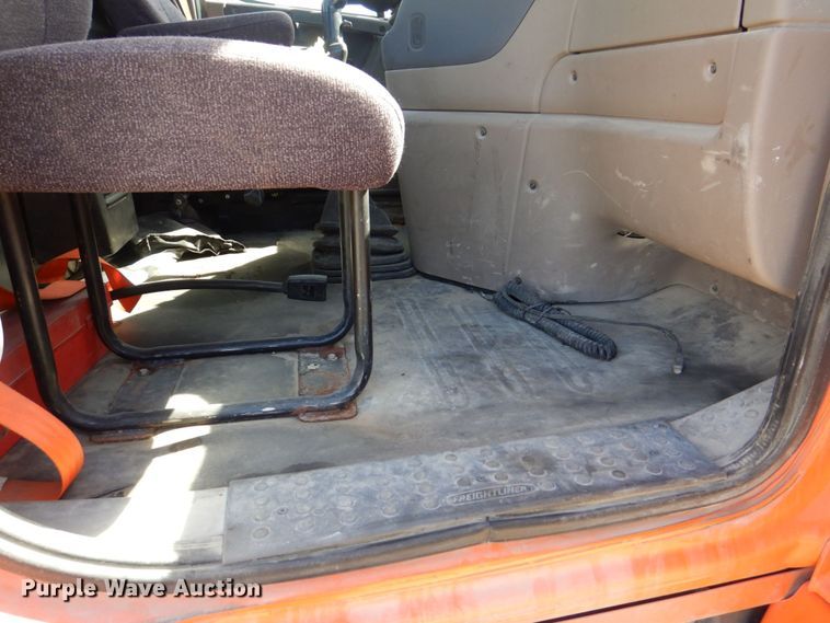 image for item DS8028 2013 Freightliner Cascadia  semi truck