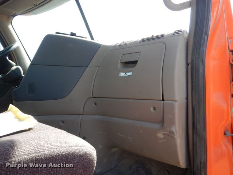 image for item DS8028 2013 Freightliner Cascadia  semi truck