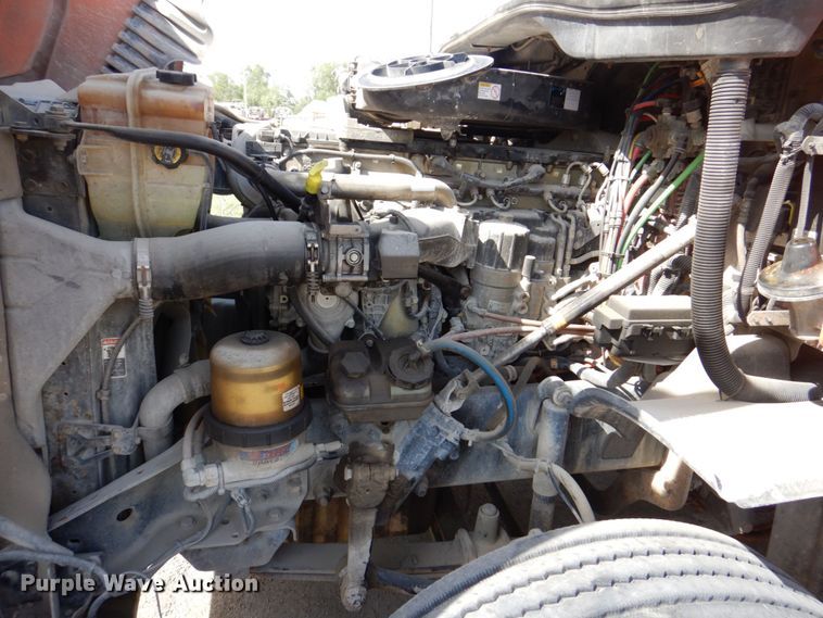 image for item DS8028 2013 Freightliner Cascadia  semi truck