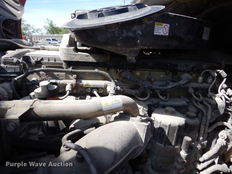 image for item DS8028 2013 Freightliner Cascadia  semi truck