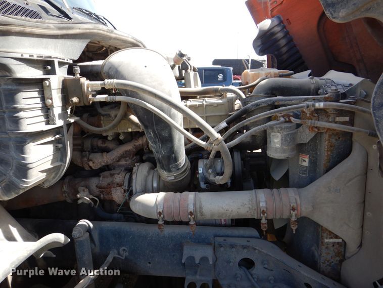 image for item DS8028 2013 Freightliner Cascadia  semi truck