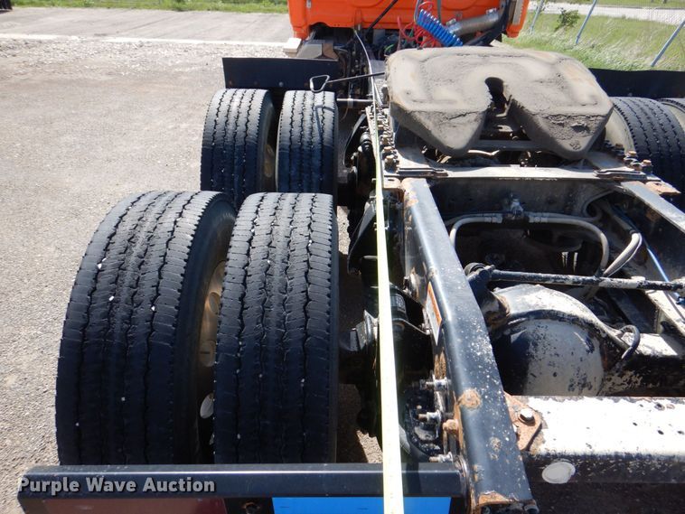 image for item DS8028 2013 Freightliner Cascadia  semi truck