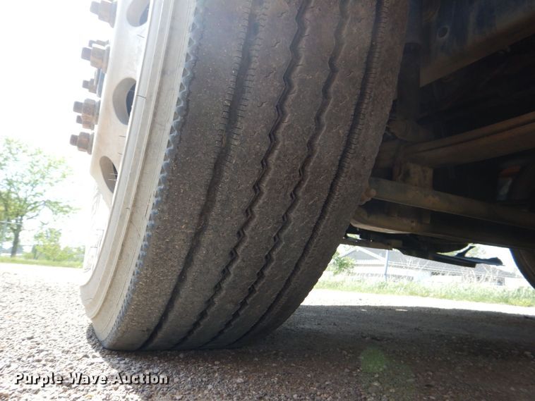 image for item DS8028 2013 Freightliner Cascadia  semi truck