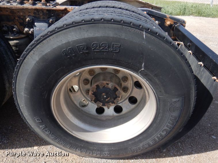 image for item DS8028 2013 Freightliner Cascadia  semi truck