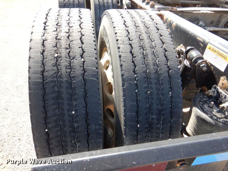 image for item DS8028 2013 Freightliner Cascadia  semi truck