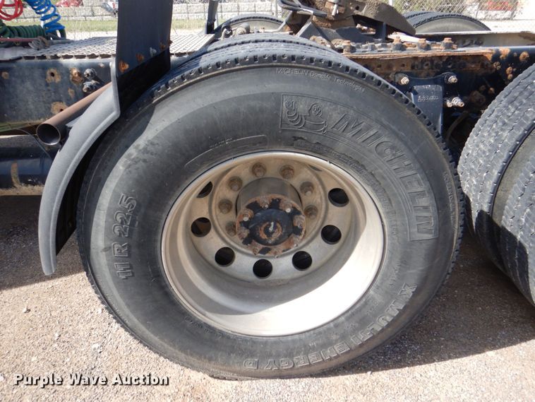 image for item DS8028 2013 Freightliner Cascadia  semi truck