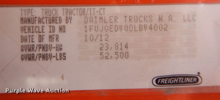 image for item DS8028 2013 Freightliner Cascadia  semi truck