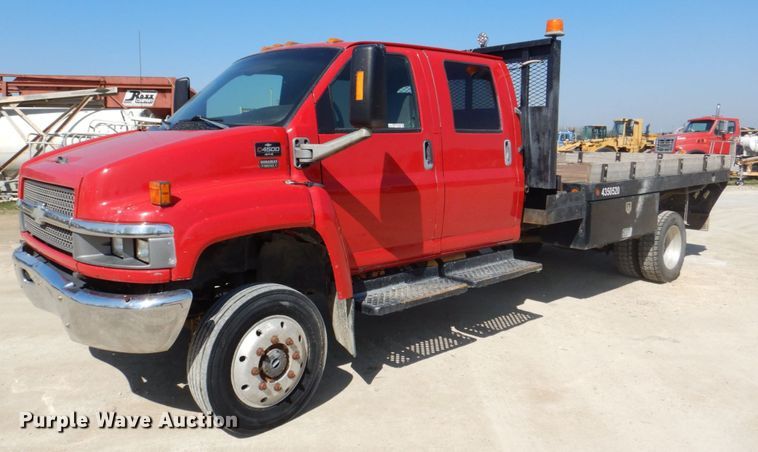 image for item EV9382 2005 Chevrolet C4500  Crew Cab flatbed truck