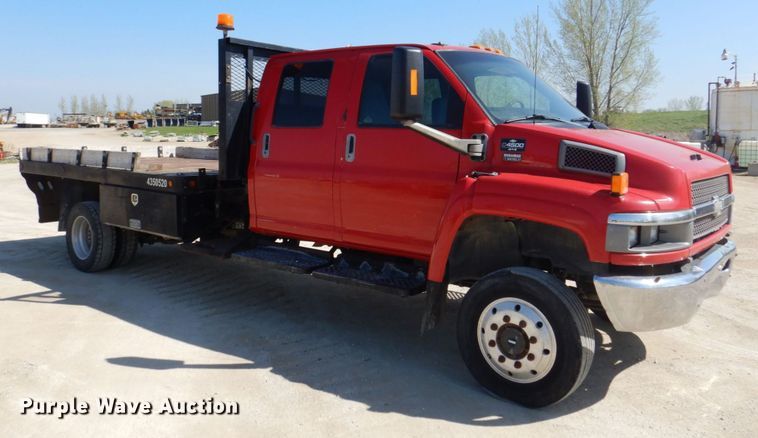 image for item EV9382 2005 Chevrolet C4500  Crew Cab flatbed truck