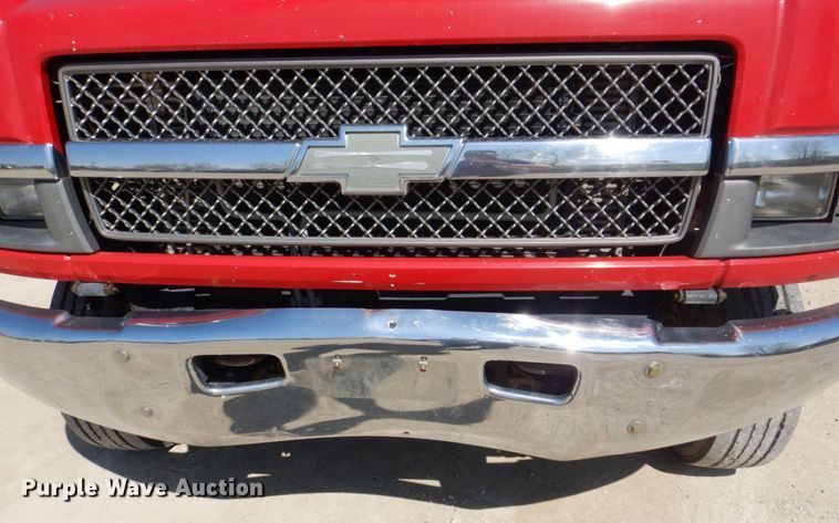 image for item EV9382 2005 Chevrolet C4500  Crew Cab flatbed truck