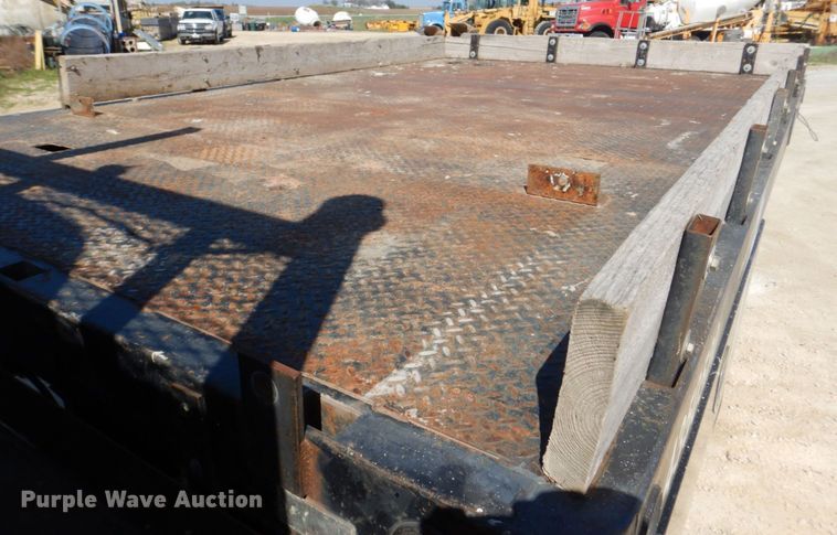 image for item EV9382 2005 Chevrolet C4500  Crew Cab flatbed truck