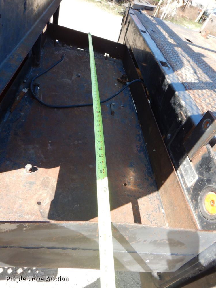 image for item EV9382 2005 Chevrolet C4500  Crew Cab flatbed truck