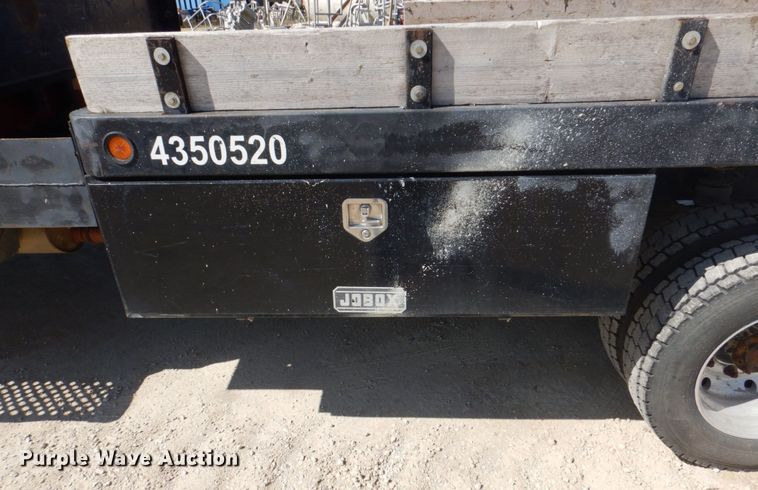 image for item EV9382 2005 Chevrolet C4500  Crew Cab flatbed truck
