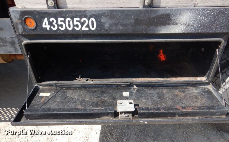 image for item EV9382 2005 Chevrolet C4500  Crew Cab flatbed truck